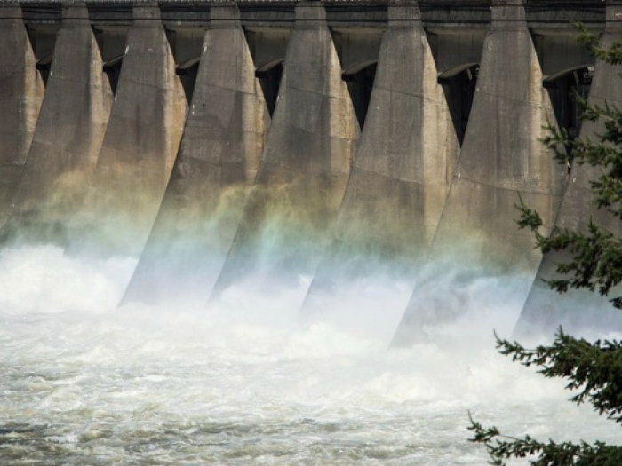 Water in front of a dam